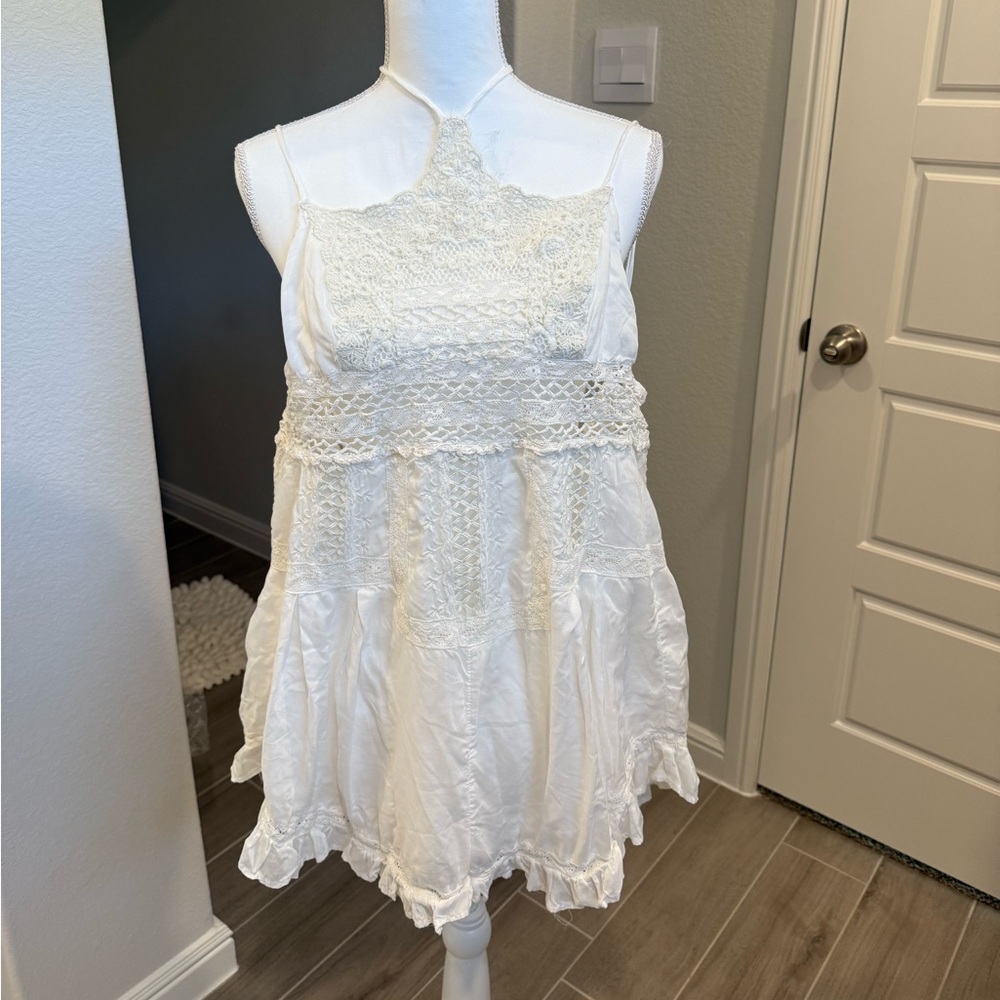 Chic White Lace Halter Romper with open back